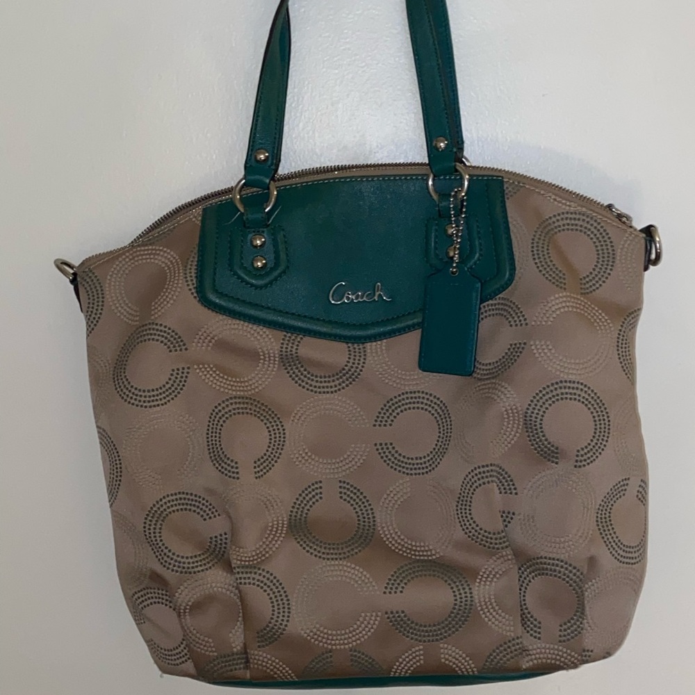 Coach Handbag w/wallet. Buy the Set for best deal 😉